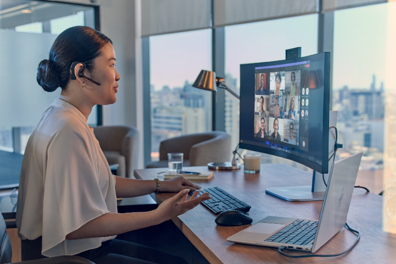 HP EliteBook 8 G1i 14 – Produkt in Nutzung – Telefonkonferenz_2