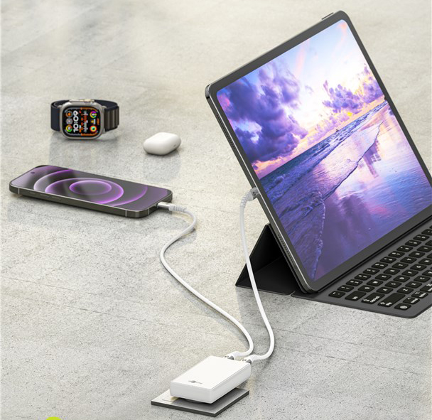 Goobay USB-C™ PD GaN Dual-Schnellladegerät 90° Flat (45 W) weiß